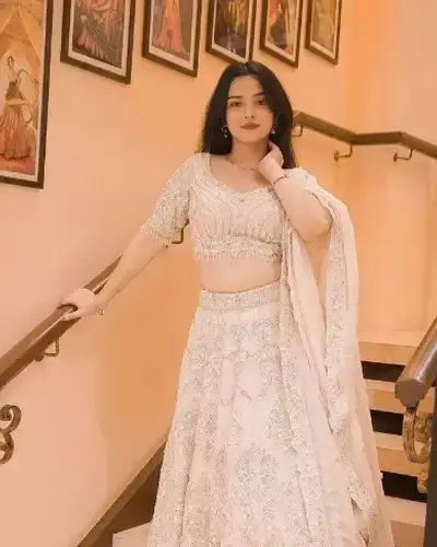 Escort Chaurai